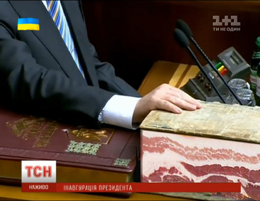 Рис.4. Присяганье Порошенко (7 июня 2014, скорбная Троицкая суббота)